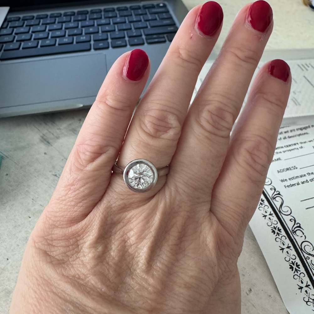 IGI Certified Round Brilliant Lab Grown Diamond 2.01 Carat VS1 set in Platinum